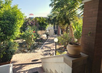 Giardino - Terraced Villa VIA MONTE D'ALBA
 
48, Trani - photo 17