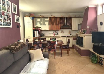 Sala da pranzo - Terraced Villa VIA MONTE D'ALBA
 
48, Trani - photo 37