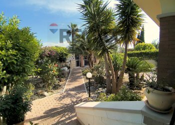 Giardino - Terraced Villa VIA MONTE D'ALBA
 
48, Trani - photo 65