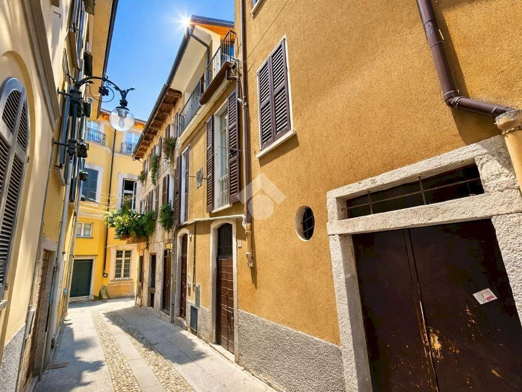 Two-room apartment Via Luigi Cadorna, Verbania - photo 1