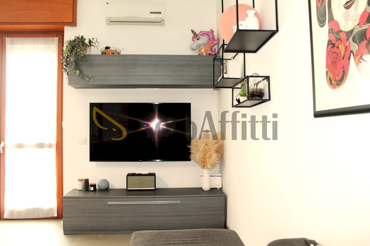 Soggiorno.JPG - Appartamento Via Sant'Ambrogio, Parabiago - foto 2