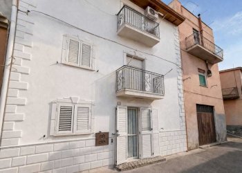 Altro prospetto esterno.jpg - Terratetto - Terracielo Via Santangelo 4, Adrano - foto 1