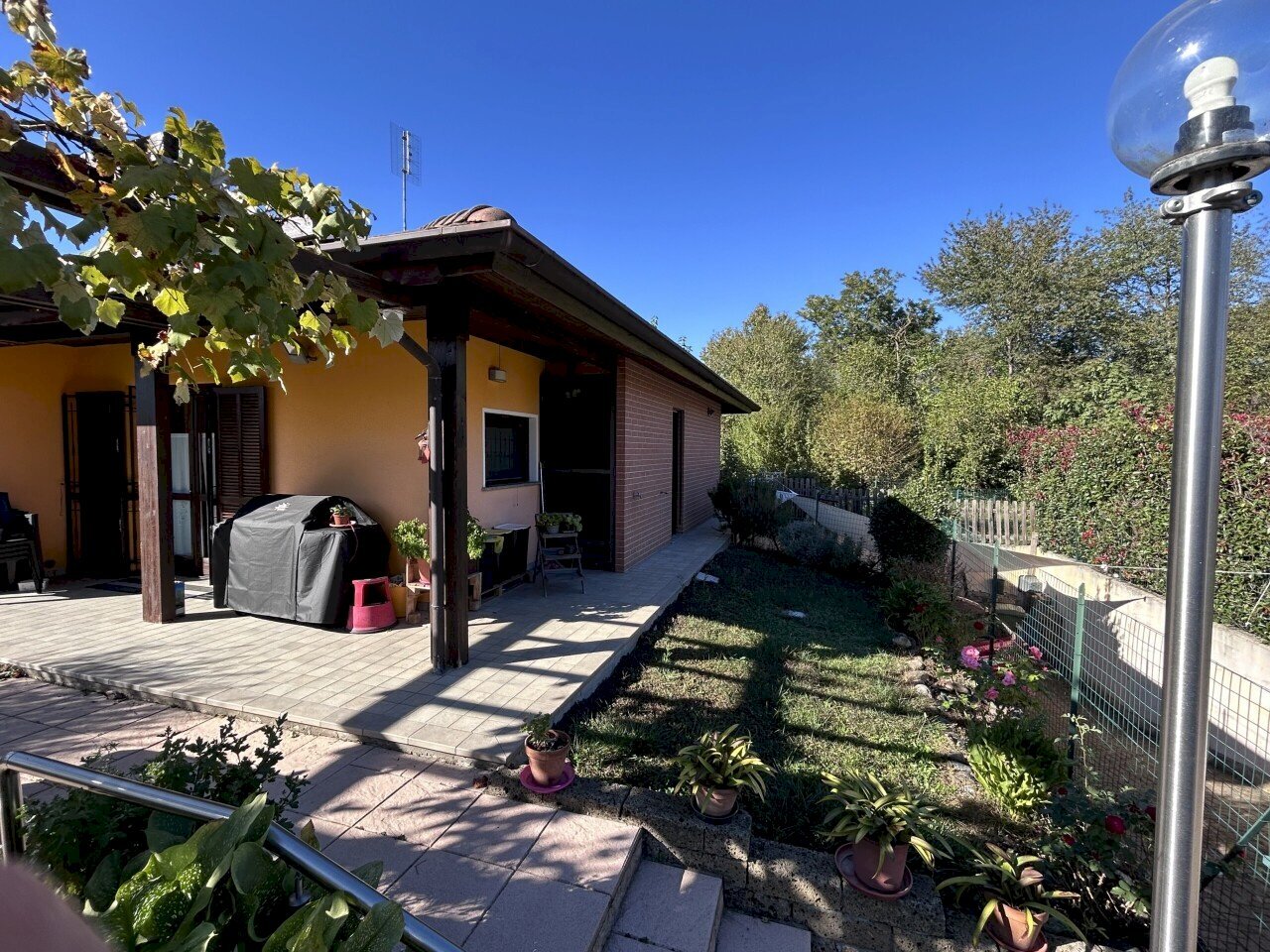 Lato est1.jpg - Villa Via Caravaggio 44, Bruino - photo 3