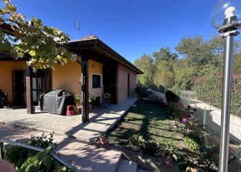 Lato est1.jpg - Villa Via Caravaggio 44, Bruino - photo 3