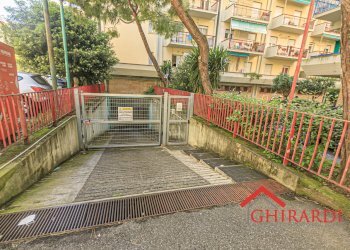 4.0 ESTERNO.jpg.jpg - Warehouse VIA CHIARAVAGNA  18R, Genova (neighborhood Sestri Ponente) - photo 1