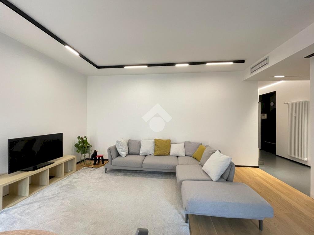 Four-room apartment Via Lario, Milano (neighborhood Isola) - photo 2