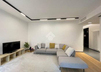 Four-room apartment Via Lario, Milano (neighborhood Isola) - photo 2