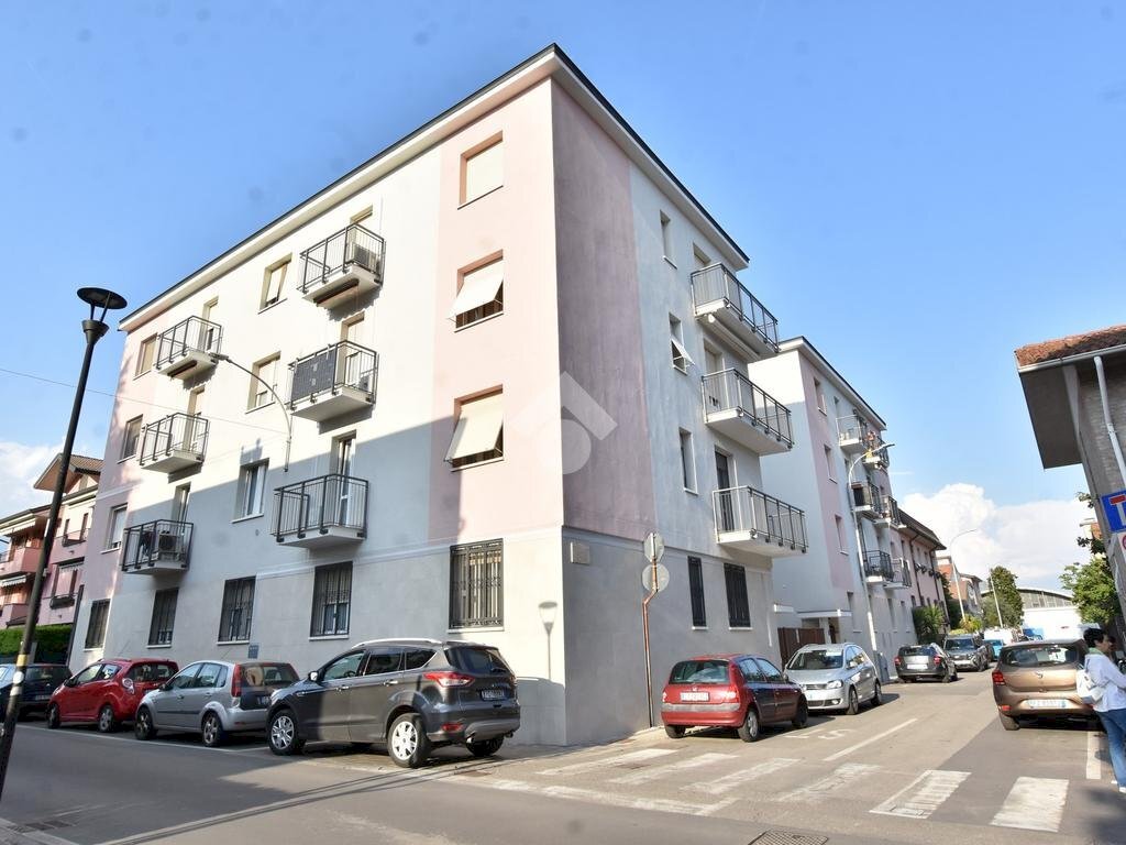 Three-room apartment Via Del Castagno, Pioltello - photo 1