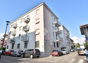 Three-room apartment Via Del Castagno, Pioltello - photo 1