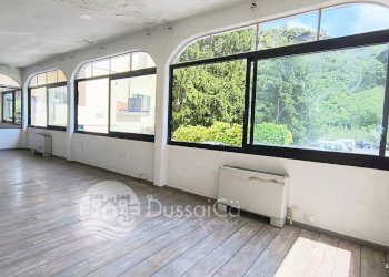 Locale Commerciale Via Patrioti Martiri, 26-28, Dolceacqua - foto 1