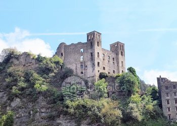 Locale Commerciale Via Patrioti Martiri, 26-28, Dolceacqua - foto 15