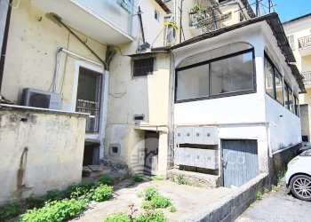 Locale Commerciale Via Patrioti Martiri, 26-28, Dolceacqua - foto 25