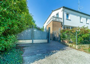 Independent house Cento - photo 1