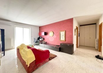 Portion of a house Vicolo Pietro Micca, La Loggia - photo 5