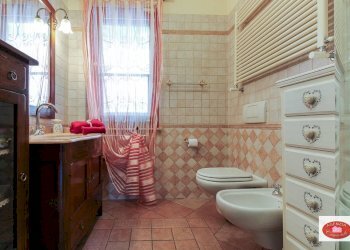 Bagno zona giorno - Villa Via G.B.Parodi
 
26, Stella - photo 18