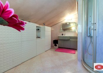 Bagno zona notte - Villa Via G.B.Parodi
 
26, Stella - photo 27