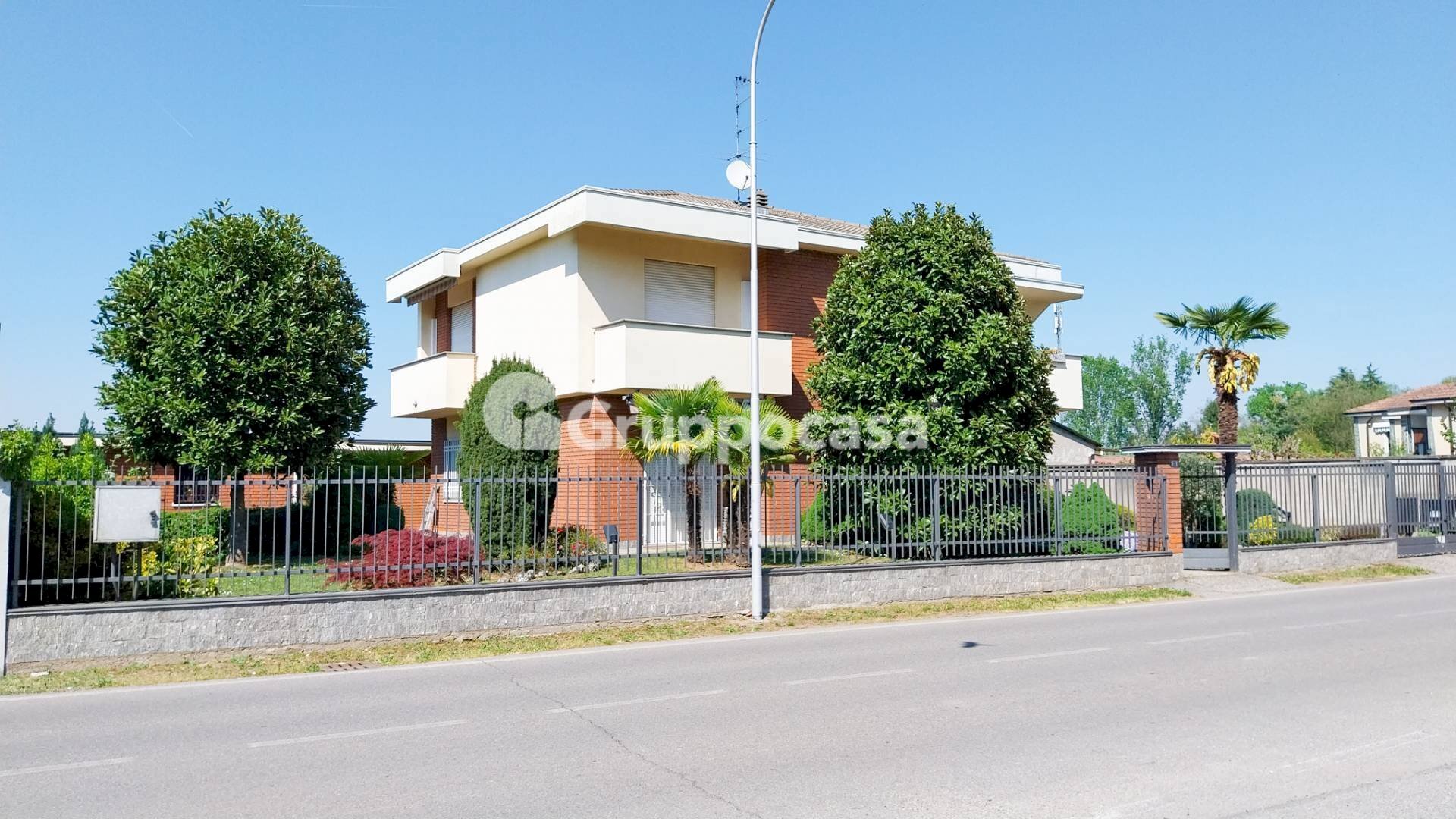 Foto 1 - Semi-detached house Via Raffaello Sanzio
 
28, Inveruno - photo 1