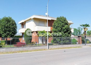 Foto 1 - Semi-detached house Via Raffaello Sanzio
 
28, Inveruno - photo 1