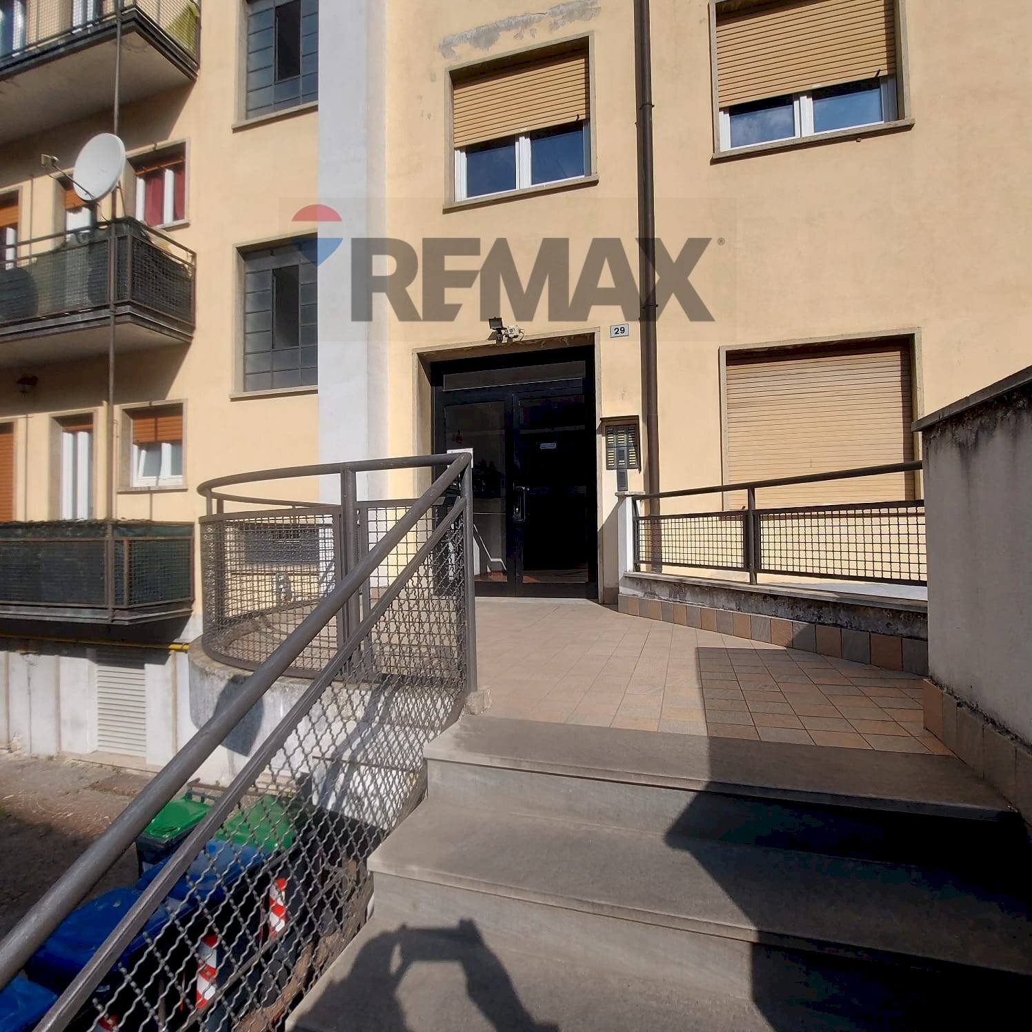 Edificio all\'aperto - Bilocale VIA DELLE MEDAGLIE D'ORO
31, Varese - foto 3