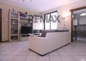 Soggiorno - Three-room apartment via Gioberti
 
7, Malnate - photo 6