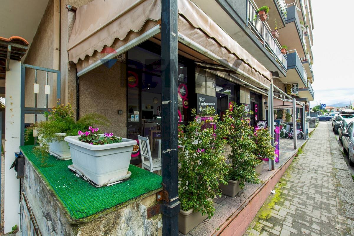 Edificio all\'aperto - Bar Tavola Calda - Fredda Via Ludovico Ariosto
 
29, Acireale - foto 2