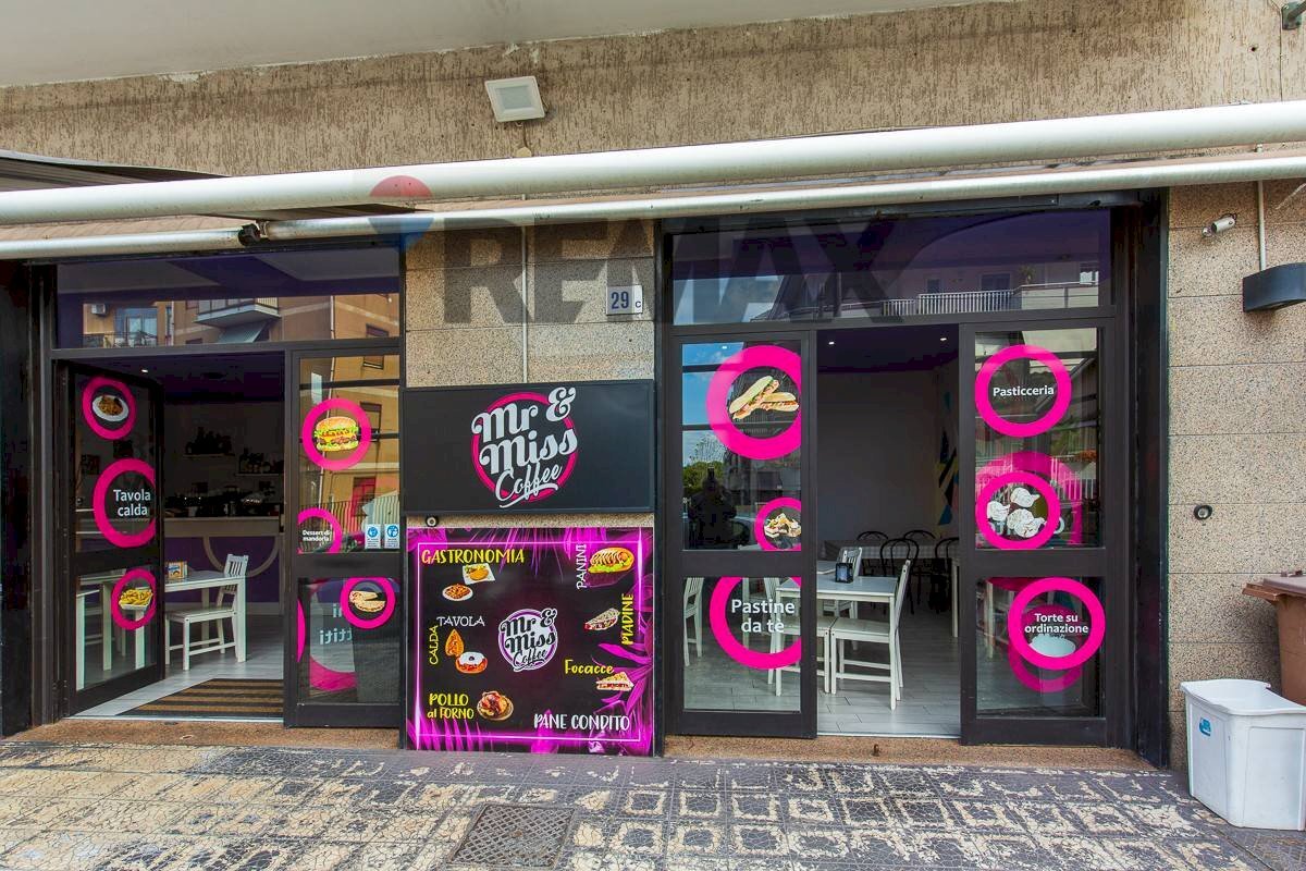 Edificio all\'aperto - Bar Tavola Calda - Fredda Via Ludovico Ariosto
 
29, Acireale - foto 3