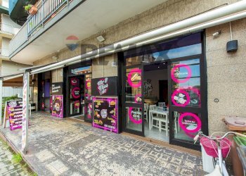 Edificio all\'aperto - Bar Tavola Calda - Fredda Via Ludovico Ariosto
 
29, Acireale - foto 1