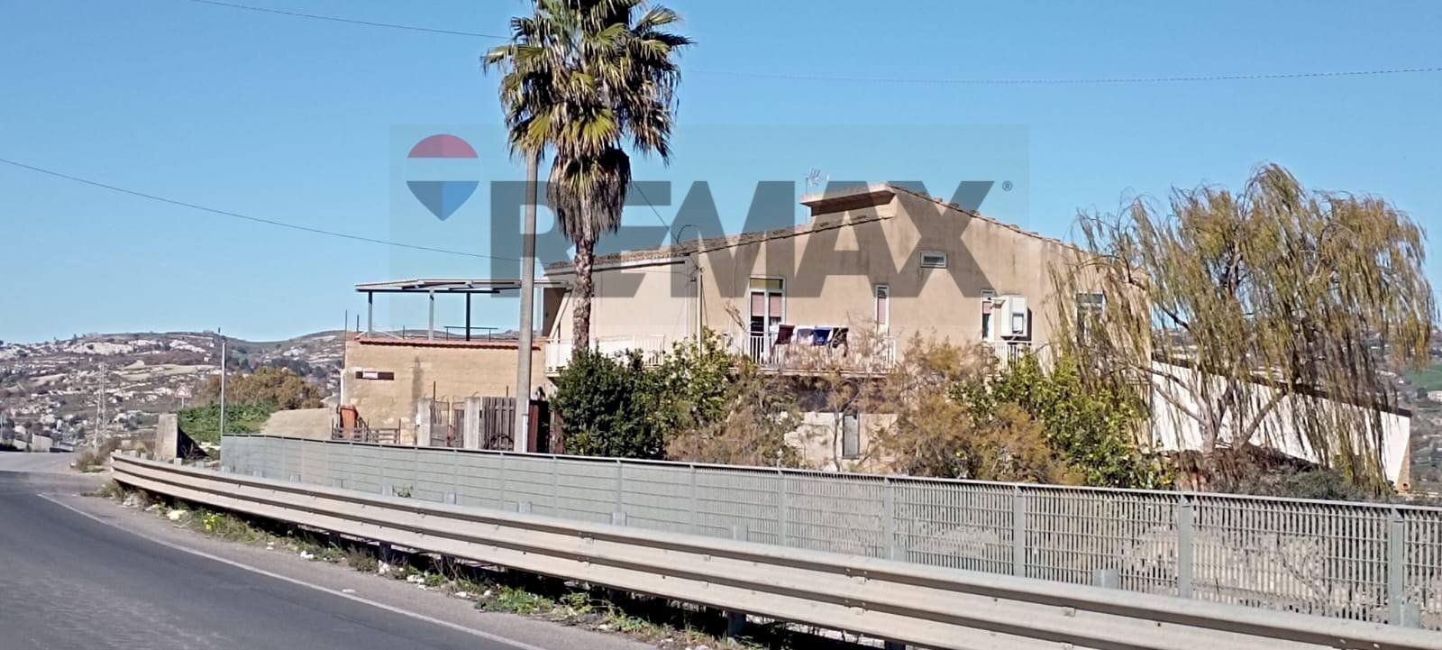 Edificio all\'aperto - Casa semi indipendente Contrada Sant'Ippolito
 
snc, Caltagirone - foto 1