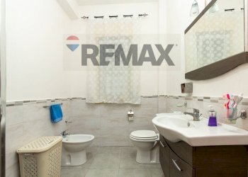 Bagno - Appartamento Via delle Olimpiadi
 
2, Aci Catena - foto 8