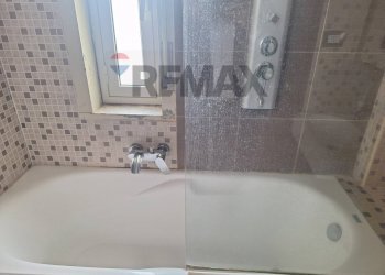 Bagno - Trilocale Via Eugenio Di Mattei
 
5, Gravina di Catania - foto 12