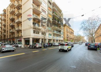Edificio all\'aperto - Locale Commerciale Via Francesco Riso
 
39, Catania - foto 2