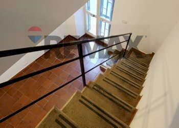 Scale - Casa semi indipendente Vicolo Della Salute
 
5, Catania - foto 7