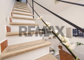 Scale - Semi-detached house Vicolo Della Salute
 
5, Catania - photo 8