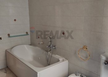 Bagno - Semi-detached Villa Via Maenza
 
9, Paterno - photo 40