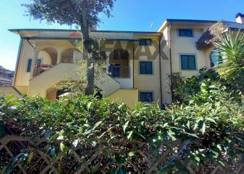 Casa all\'aperto - Villa a Schiera via Porto Venere
 
snc, Fiumicino - foto 1