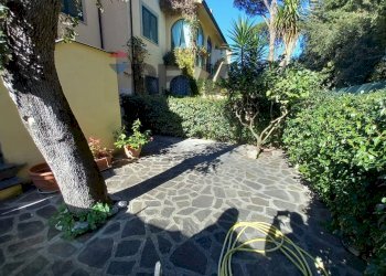 Giardino - Villa a Schiera via Porto Venere
 
snc, Fiumicino - foto 4