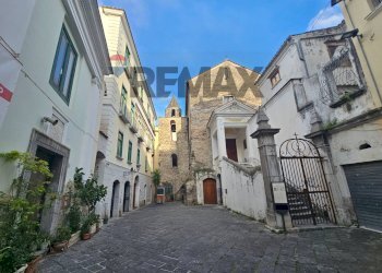 Edificio all\'aperto - Appartamento Via Larghetto san Pietro a Corte
 
7, Salerno - foto 1