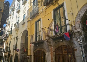 Edificio all\'aperto - Appartamento Via Larghetto san Pietro a Corte
 
7, Salerno - foto 4