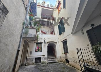 Edificio all\'aperto - Appartamento Via Larghetto san Pietro a Corte
 
7, Salerno - foto 7