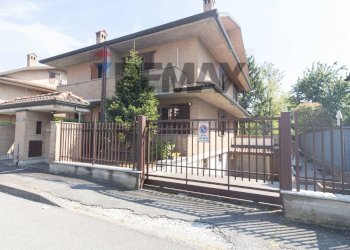 Casa all\'aperto - Villa Via Monsignor Castelli
 
17, Desio - foto 2