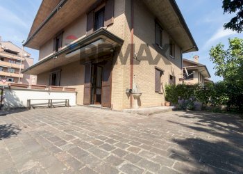 Edificio all\'aperto - Villa Via Monsignor Castelli
 
17, Desio - foto 6