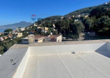 Vista delle montagne - Casa semi indipendente VIA RAFFELE BOSCO
 
180, Vico Equense - foto 19