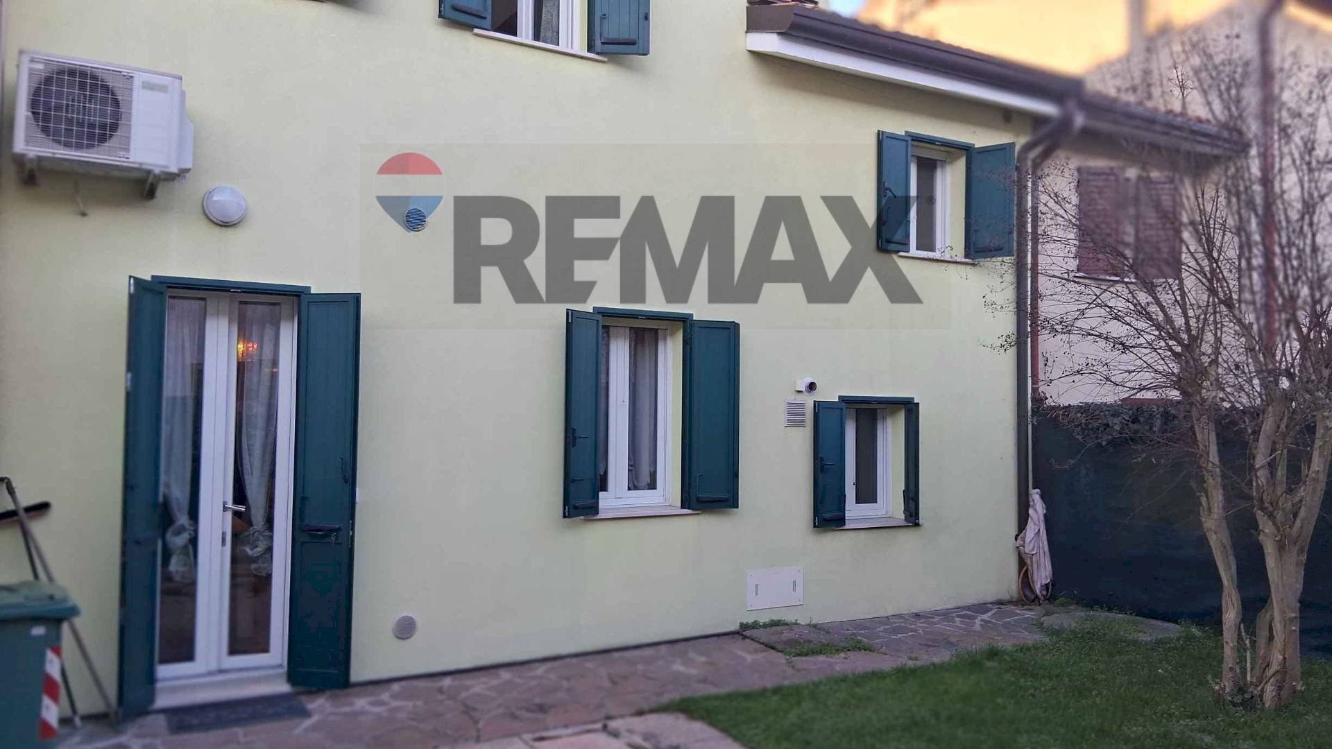 Casa all\'aperto - Villa a Schiera Via Fratelli Bandiera
 
137, Sermide e Felonica - foto 1