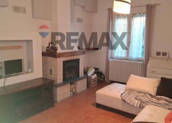 Soggiorno - Villa a Schiera Via Fratelli Bandiera
 
137, Sermide e Felonica - foto 4