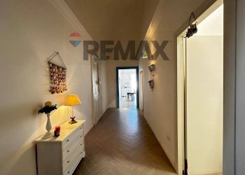 Hall / corridoio - Four-room apartment Via Tenente Alessandro Petrone
 
10, Vieste - photo 10