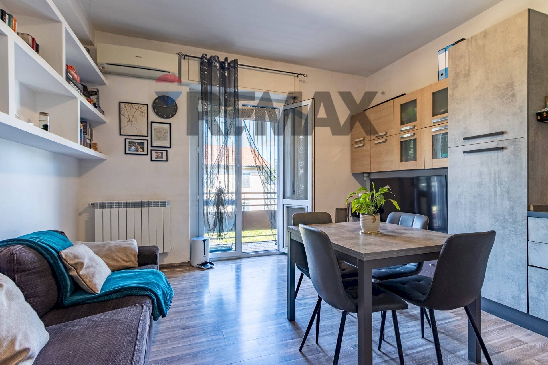 Sala da pranzo - Trilocale Via Cesare Battisti
 
70, Locate Varesino - foto 1