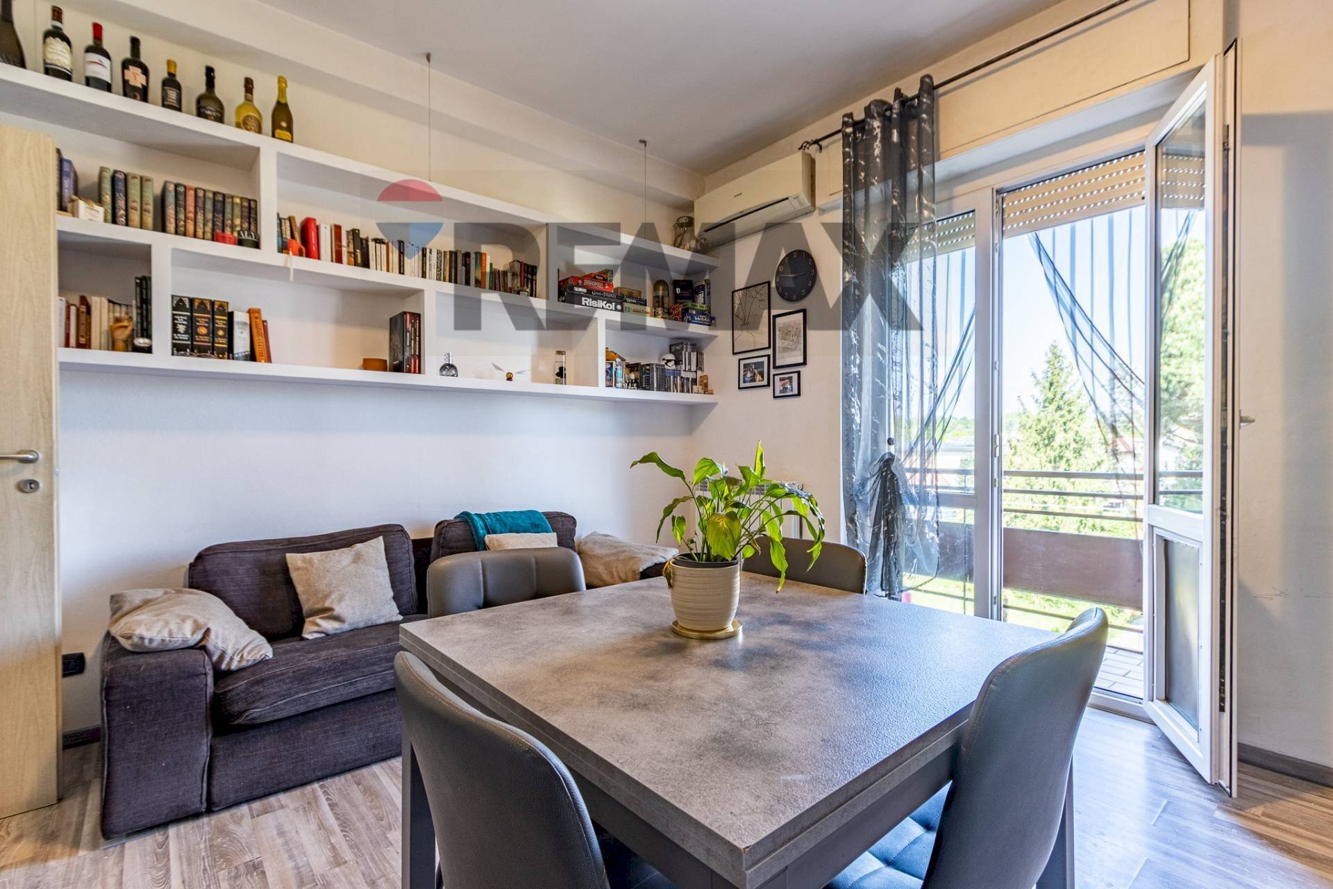 Sala da pranzo - Trilocale Via Cesare Battisti
 
70, Locate Varesino - foto 2
