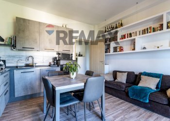 Sala da pranzo - Trilocale Via Cesare Battisti
 
70, Locate Varesino - foto 3