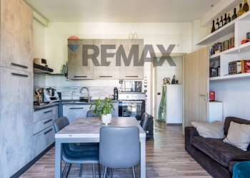 Sala da pranzo - Trilocale Via Cesare Battisti
 
70, Locate Varesino - foto 5