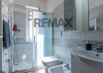 Bagno - Trilocale Via Cesare Battisti
 
70, Locate Varesino - foto 11